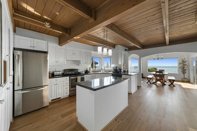 Building Photo - 4825 Sucia Dr