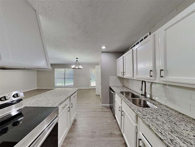 Building Photo - 519 Windsor Dr