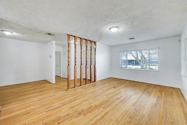 Building Photo - 5511 Beekman Rd