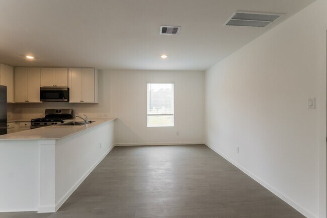 Building Photo - 2084 Cedar Way Dr