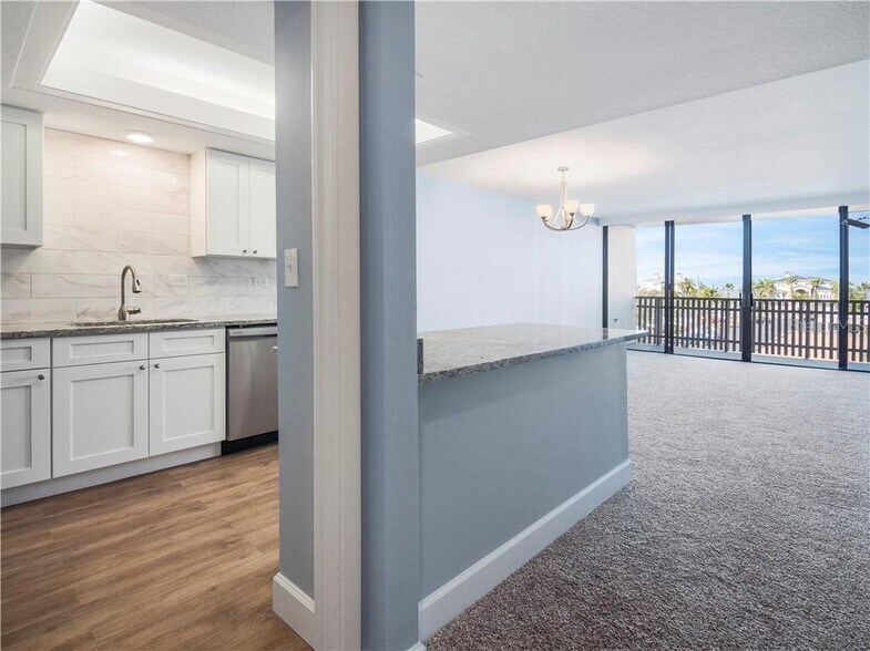 Building Photo - 450 Treasure Island Cswy