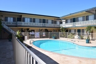 Building Photo - Gardena Capri