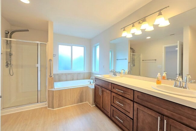 Building Photo - 3 Bedroom Home in Everett Available Now!