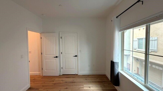 Building Photo - Concord Beautiful 3 bedroom 3 bathroom fully updated townhome, gated community!