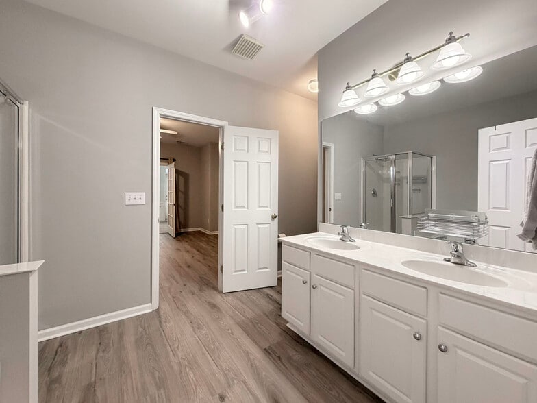 Building Photo - 10483 Dapping Dr