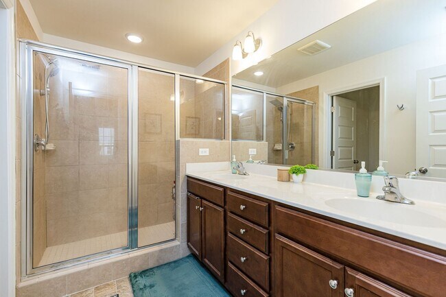 Building Photo - Gorgeous and Modern Home Available