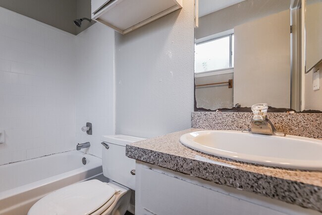 Building Photo - 2718 N Brompton Dr