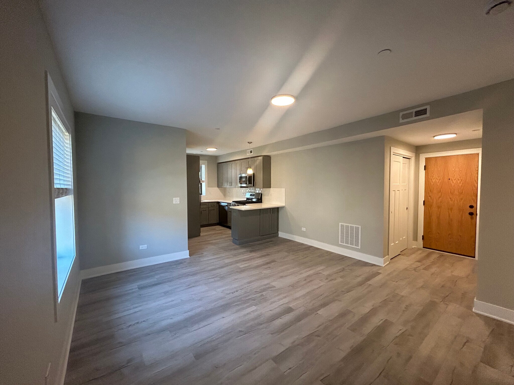 Building Photo - 1131 Oak Ave