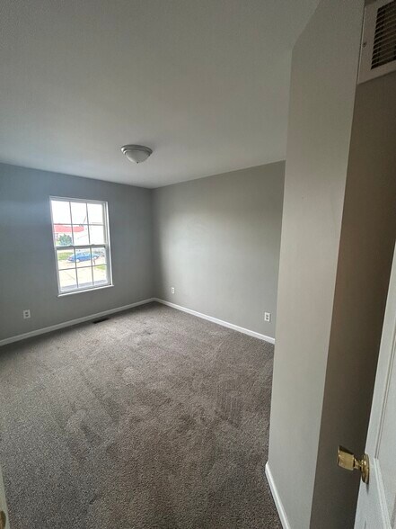 Building Photo - 331 Almond Tree Ct