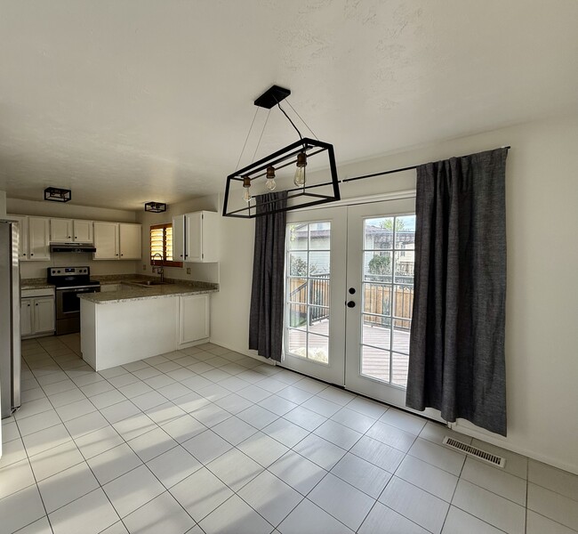 Building Photo - 11152 S Lyndbrook Way