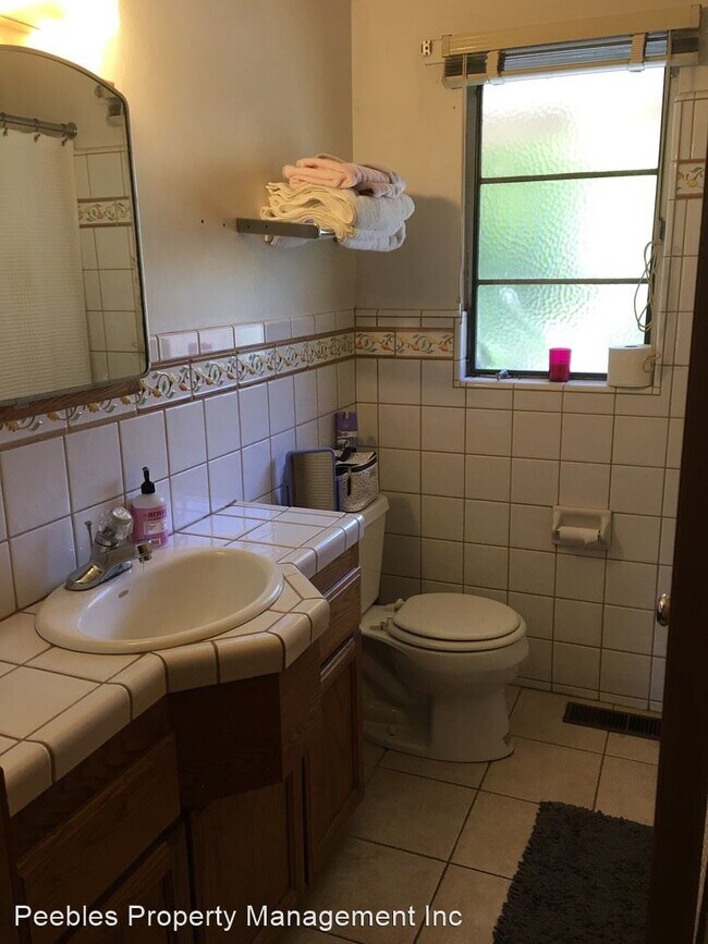 Building Photo - 2 br, 1 bath House - 145 Canyon Highlands Dr