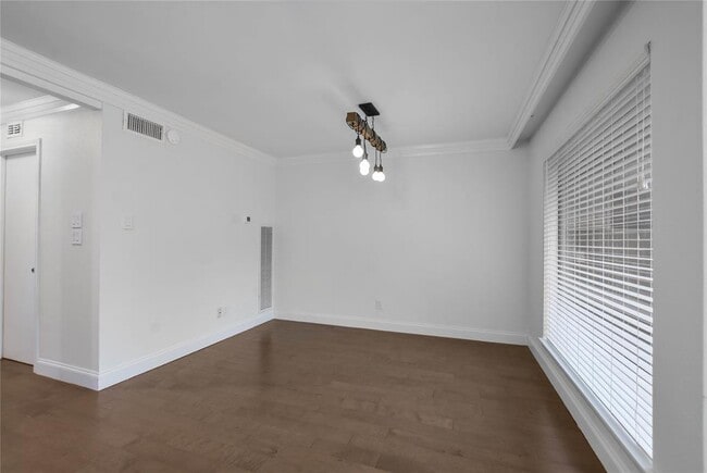 Building Photo - 195 World of Tennis Sq