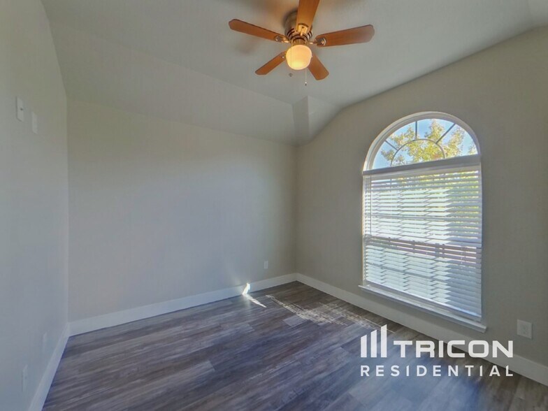 Building Photo - 1025 N Churchill Dr