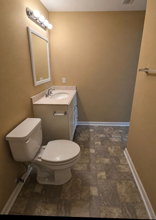 Building Photo - Spacious 2-Bedroom End-Unit Condo Near Surfside Beach