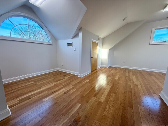 Building Photo - 5 Myrtle St