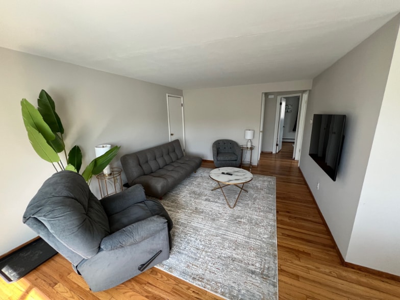 Building Photo - 2201 Catalpa Rd