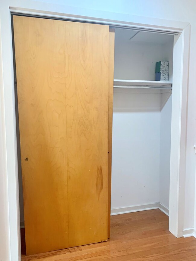 Building Photo - Amazing 2-Bedroom Townhouse Located in Bella Vista! Available mid-July!
