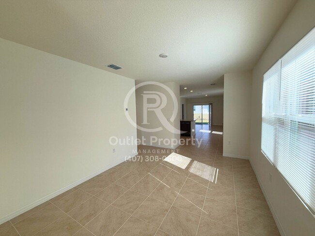 Building Photo - Beautiful 3 Bedrooms, 2 Bathrooms Home For...