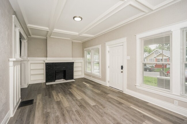 Building Photo - 628 S 40th St