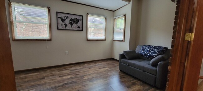Building Photo - 140 Patio Pl