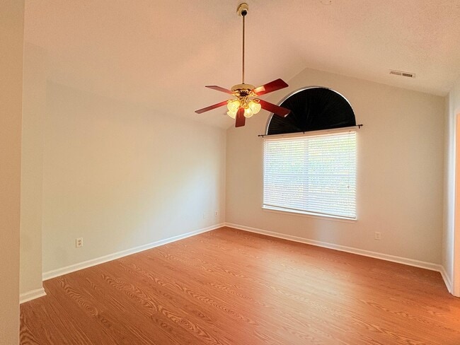 Building Photo - 110 Amelia Ct