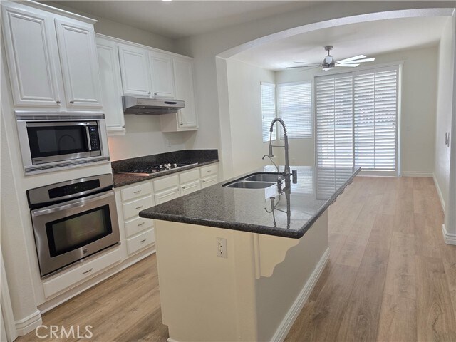 Building Photo - 31532 Royal Oaks Dr