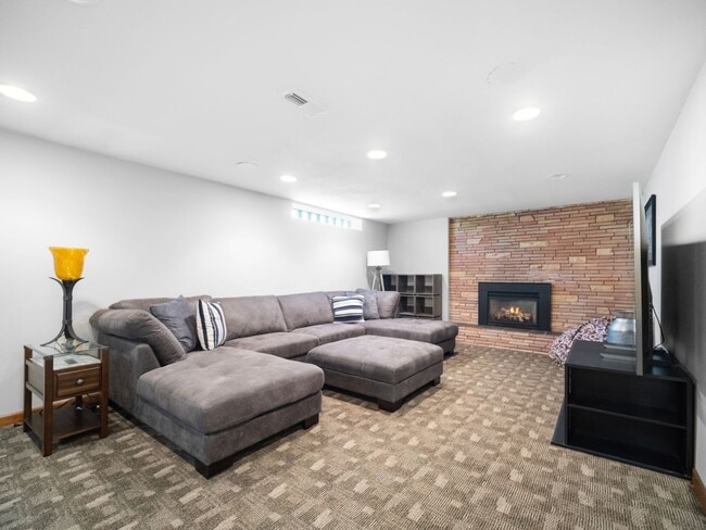 Building Photo - Fully Furnished 3 bedroom/3 bathroom North Spokane Home