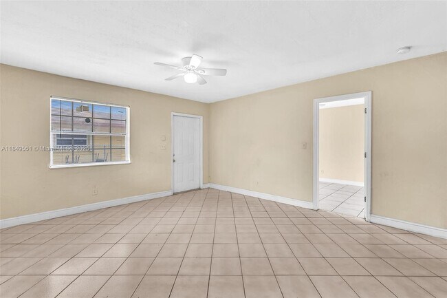Building Photo - 2751 NW 14th Ct