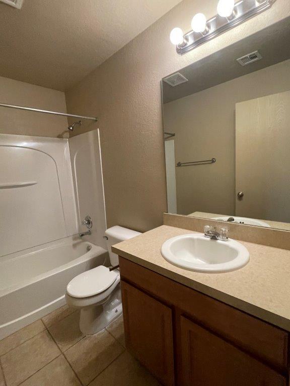 Building Photo - 3631 Vanguard Dr