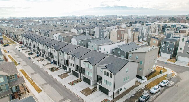 Building Photo - 408 S 680 E