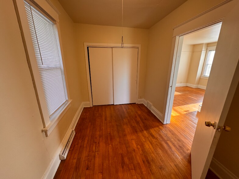 Building Photo - 806 S 32nd St