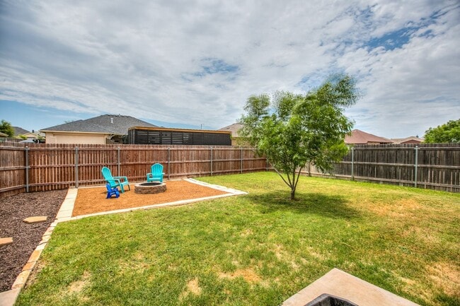Building Photo - 5022 Red Oak Ln