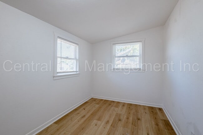 Building Photo - 2 Bedroom/1 Bath Home - $1550 Per Month!
