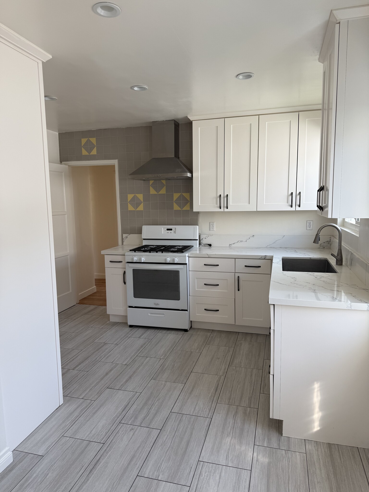 Building Photo - 408 Elmgate St