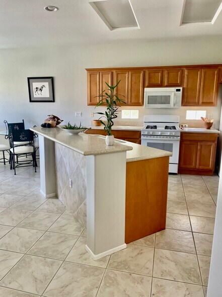 Building Photo - 78962 Cadence Ln