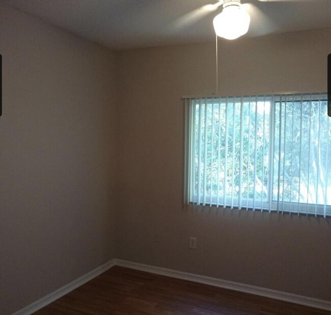 Building Photo - 360 Crestwood Cir