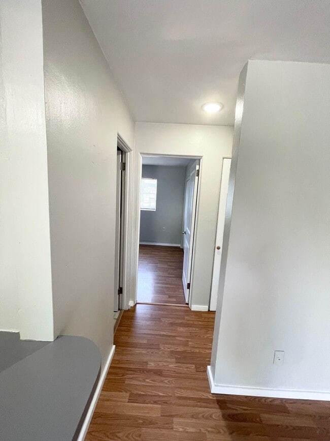 Building Photo - 1343 W Point Dr