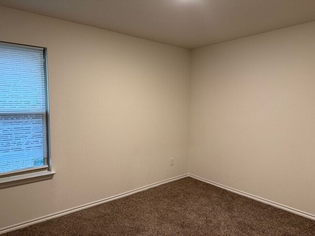 Building Photo - 3213 Perman Dr