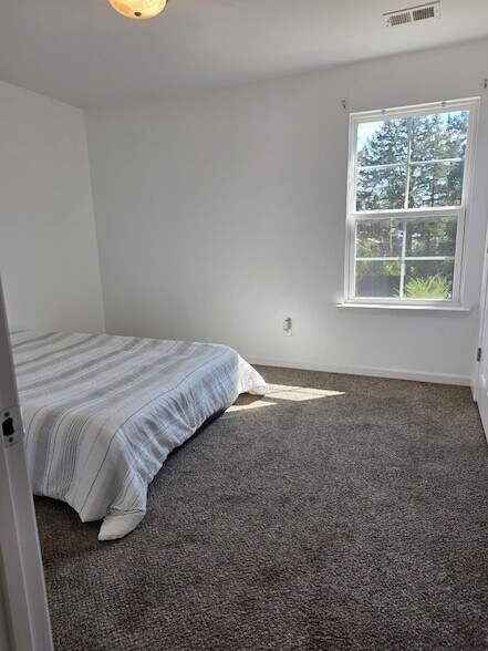 Building Photo - 1262 Macedonia Dr