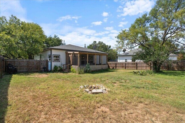Building Photo - 306 Songwood Dr