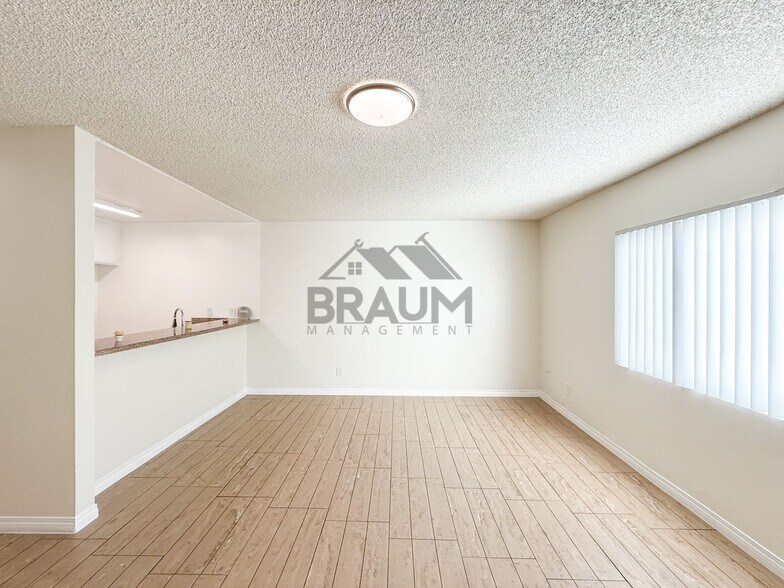 Building Photo - 6612 Sylmar Ave