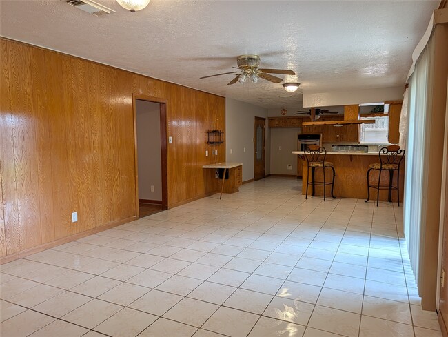 Building Photo - 1605 Ruella Ln