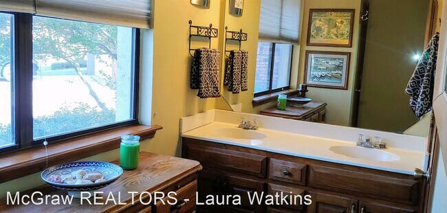 Building Photo - 4 br, 3 bath House - 8826 E. 91st Place