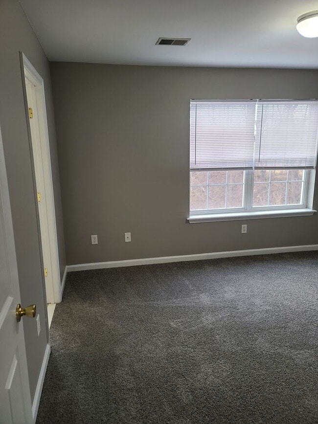 Building Photo - 3 Bedroom 2 1/2 bath Townhome for Rent in Waynesboro