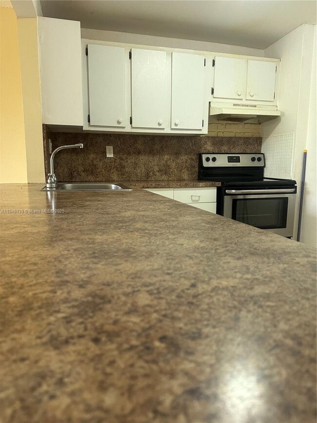 Building Photo - 9143 SW 77th Ave