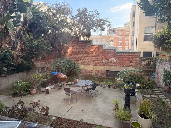 Building Photo - 1053 Bush St