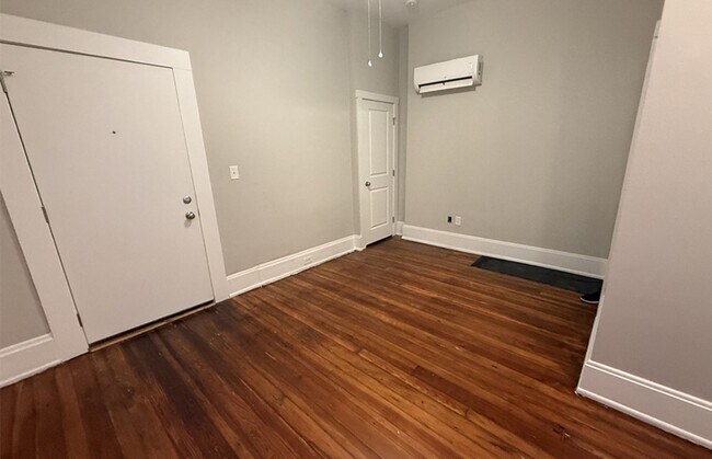 Building Photo - 2724 Jefferson Ave