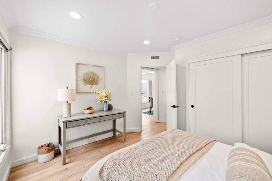 Building Photo - 309 20th Pl