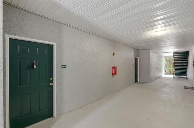 Building Photo - 18001 Richmond Pl Dr