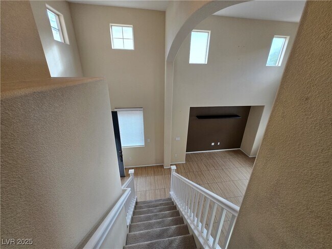 Building Photo - 10601 Cave Ridge St